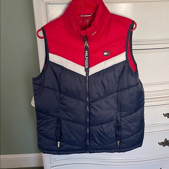Tommy Hilfiger Jackets & Blazers - Tommy Hilfiger Red White Navy Chevron Puffer Vest